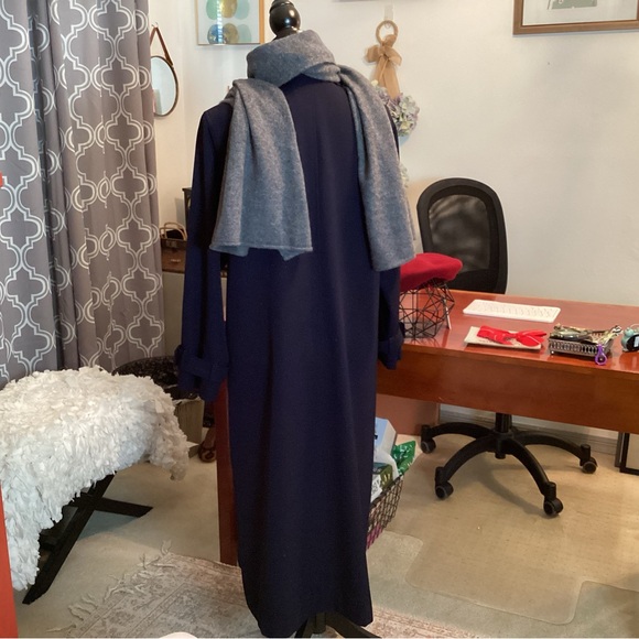 BILL BLASS - Picture 7 of 10